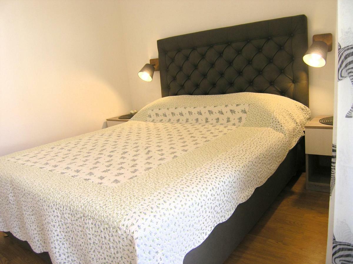 Apartment Zora Krk Town Esterno foto
