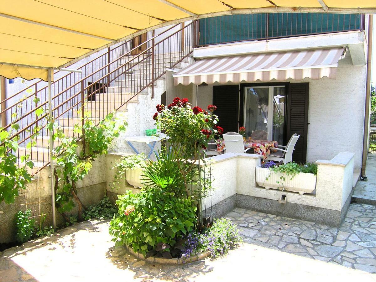 Apartment Zora Krk Town Esterno foto